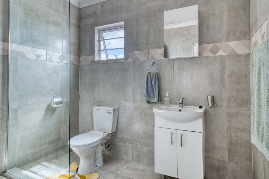 5 Bedroom Property for Sale in Fairview Eastern Cape